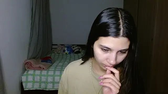 Snapshot of mia__lopez_ chatting on 10.17.25 mia lopez online show from 10.17.25