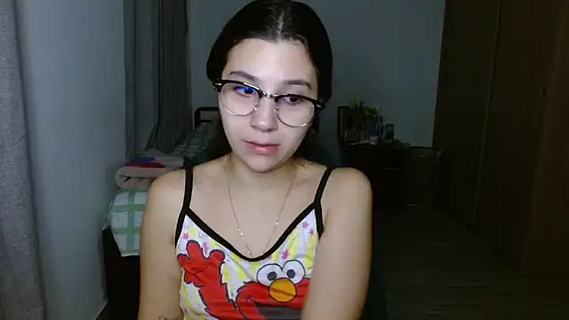 Snapshot of mia__lopez_ chatting on 10.22.25 mia lopez online show from 10.22.25