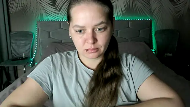 uliastar online show from 10.21.25