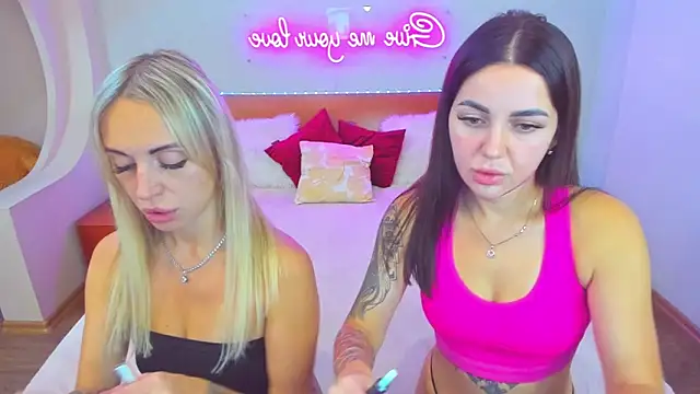 Snapshot of CrazyMilanka chatting on 09.15.25 CrazyMilanka online show from 09.15.25