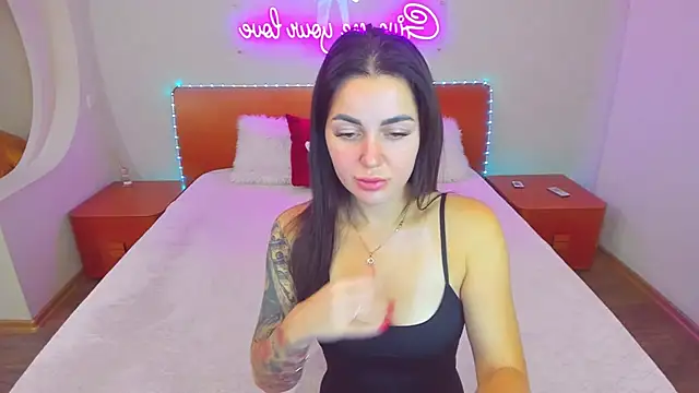 Snapshot of CrazyMilanka chatting on 09.24.25 CrazyMilanka online show from 09.24.25