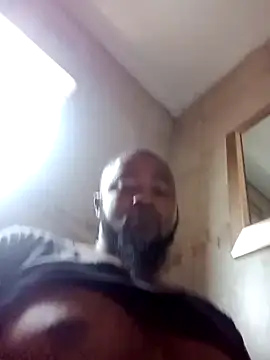 Snapshot of douksm chatting on 12.21.24 douksm online show from 12.21.24