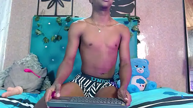 Snapshot of patrick__evans chatting on 02.13.25 patrick  evans online show from 02.13.25