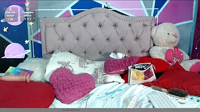 Snapshot of Mia_queen_21 chatting on 12.20.24 Mia queen 21 online show from 12.20.24