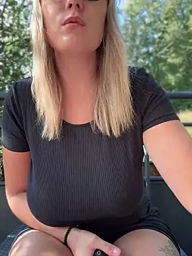 Snapshot of Leanymphoo chatting on 09.27.25 Leanymphoo online show from 09.27.25