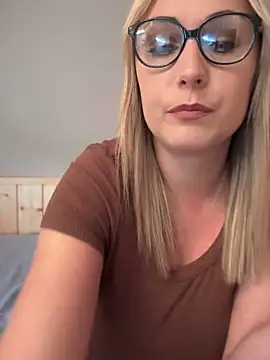 Snapshot of Leanymphoo chatting on 10.07.25 Leanymphoo online show from 10.07.25