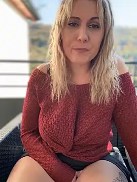 Snapshot of Leanymphoo chatting on 10.13.25 Leanymphoo online show from 10.13.25