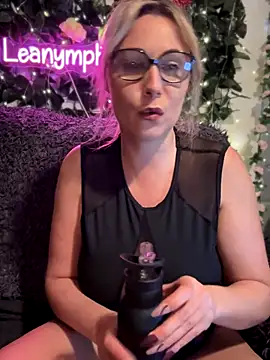 Snapshot of Leanymphoo chatting on 10.24.25 Leanymphoo online show from 10.24.25