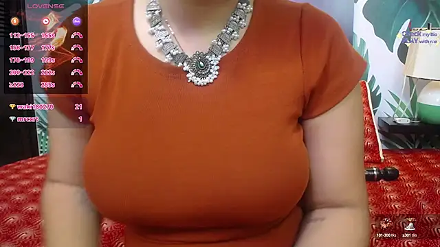 Snapshot of analishalimar chatting on 12.31.24 analishalimar online show from 12.31.24