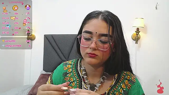 Snapshot of analishalimar chatting on 02.19.25 analishalimar online show from 02.19.25