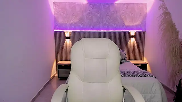 emilly smith 1 online show from 01.07.25