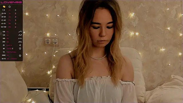 Snapshot of EvaSileZ chatting on 10.23.25 EvaSileZ online show from 10.23.25