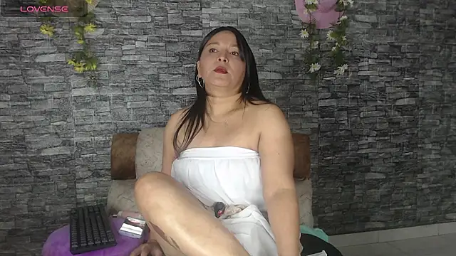 Danna Paolaa  online show from 10.14.25