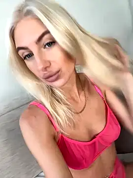 Mia Roxie online show from 10.16.25