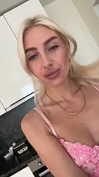 Mia Roxie online show from 10.27.25