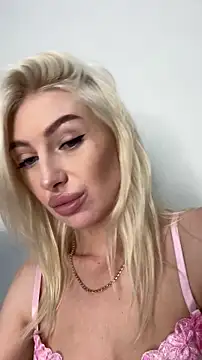 Mia Roxie online show from 11.26.25