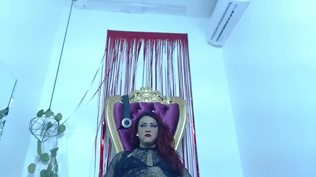 Snapshot of Amyredqueen_ chatting on 02.18.25 Amyredqueen online show from 02.18.25