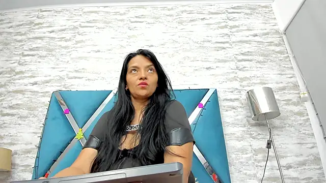 veronica salas online show from 12.23.24