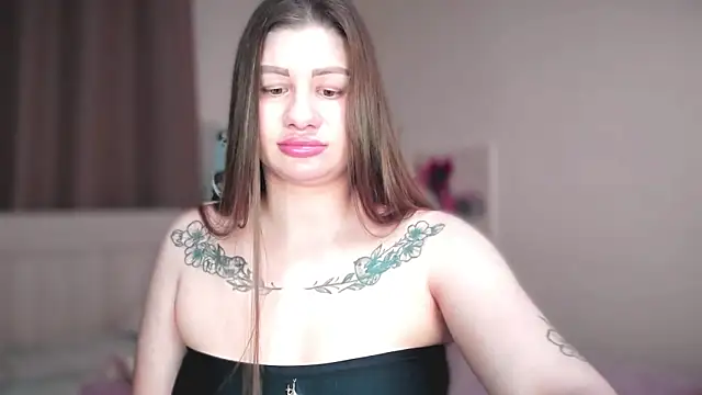 Snapshot of JuicyHelenX chatting on 02.25.26 JuicyHelenX online show from 02.25.26