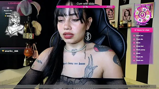 Snapshot of val_bardot chatting on 03.19.25 val bardot online show from 03.19.25