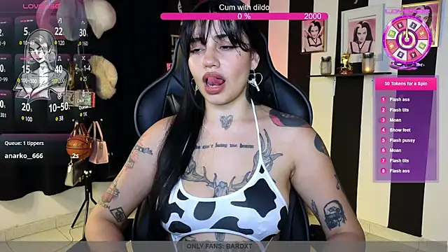 Snapshot of val_bardot chatting on 03.20.25 val bardot online show from 03.20.25