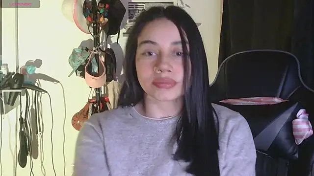 Snapshot of val_bardot chatting on 06.25.26 val bardot online show from 06.25.26