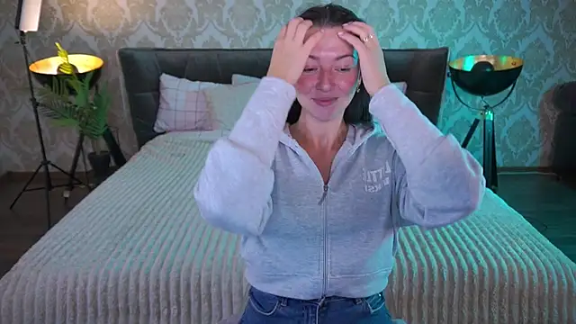 EmilyHalls online show from 09.12.25