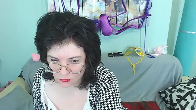 Snapshot of EverlyRays chatting on 12.15.24 EverlyRays online show from 12.15.24