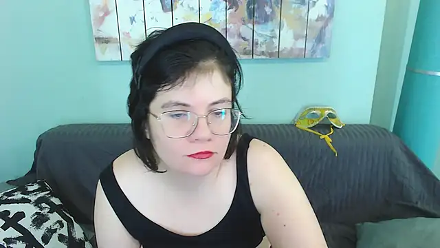 Snapshot of EverlyRays chatting on 02.18.25 EverlyRays online show from 02.18.25
