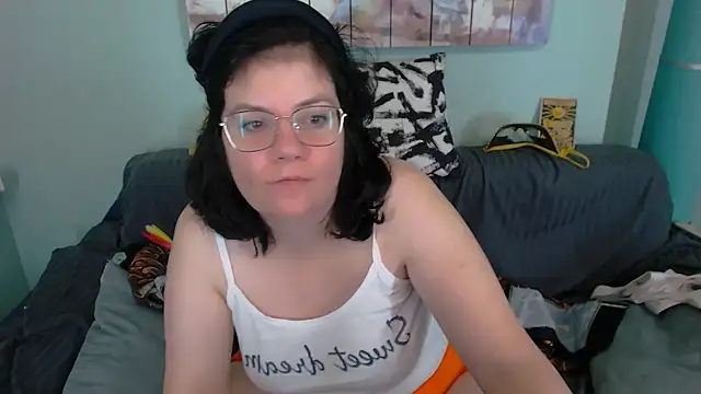 Snapshot of EverlyRays chatting on 09.21.25 EverlyRays online show from 09.21.25