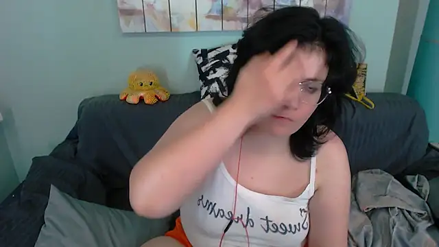 Snapshot of EverlyRays chatting on 09.22.25 EverlyRays online show from 09.22.25