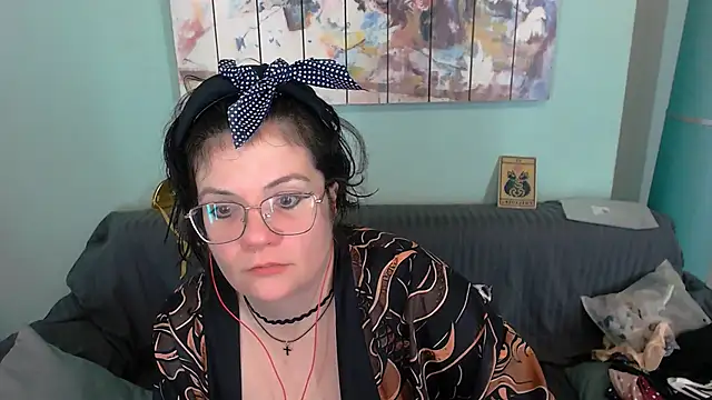 Snapshot of EverlyRays chatting on 10.02.25 EverlyRays online show from 10.02.25