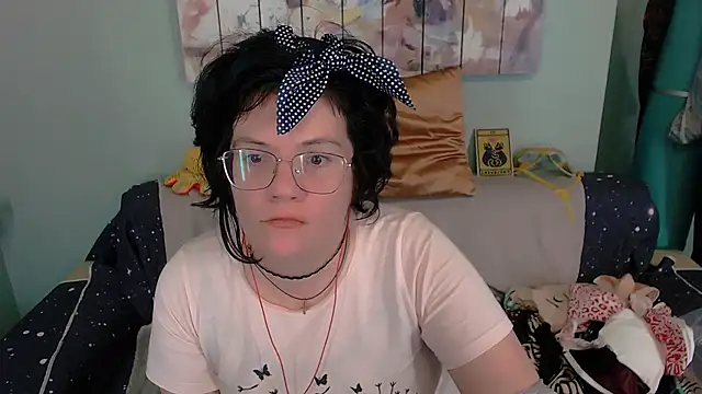 Snapshot of EverlyRays chatting on 10.19.25 EverlyRays online show from 10.19.25