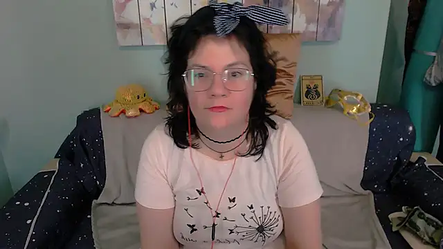 Snapshot of EverlyRays chatting on 10.20.25 EverlyRays online show from 10.20.25