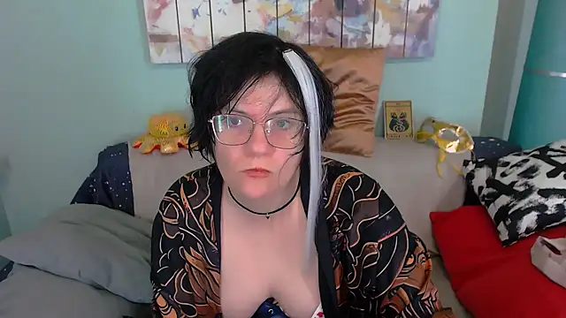 Snapshot of EverlyRays chatting on 10.21.25 EverlyRays online show from 10.21.25