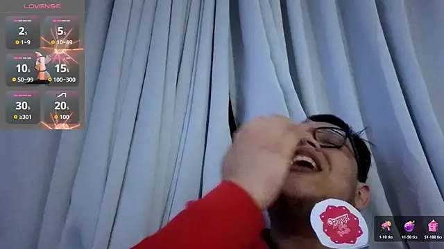 Snapshot of batman2433 chatting on 10.30.25 batman2433 online show from 10.30.25