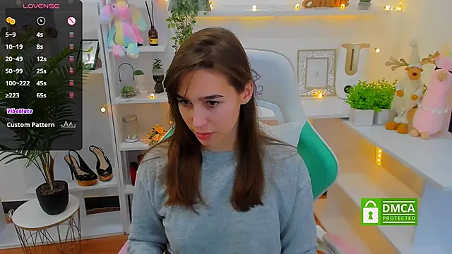 Snapshot of _Eliizabeth_ chatting on 12.18.24 Eliizabeth online show from 12.18.24
