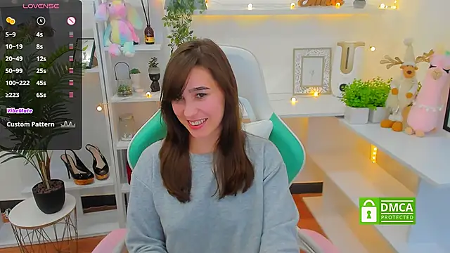 Snapshot of _Eliizabeth_ chatting on 12.19.24 Eliizabeth online show from 12.19.24