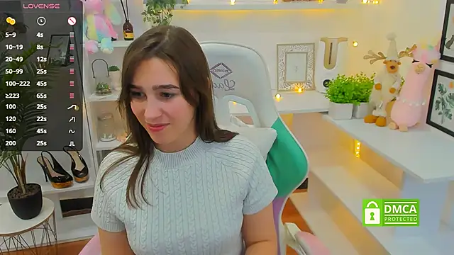 Snapshot of _Eliizabeth_ chatting on 12.20.24 Eliizabeth online show from 12.20.24