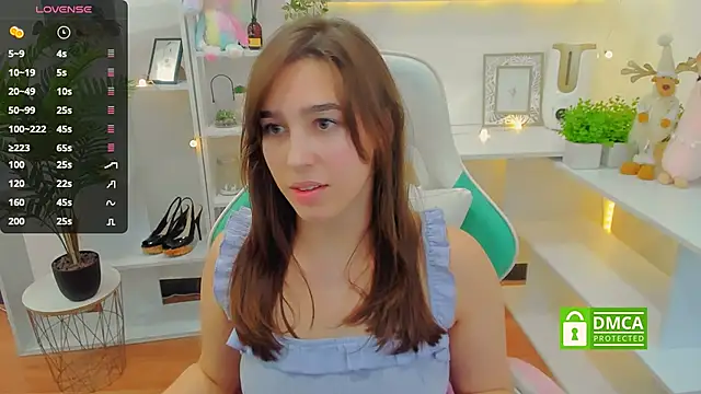 Snapshot of _Eliizabeth_ chatting on 12.23.24 Eliizabeth online show from 12.23.24