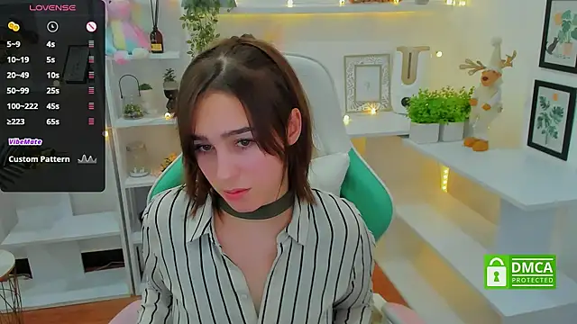 Snapshot of _Eliizabeth_ chatting on 01.06.25 Eliizabeth online show from 01.06.25