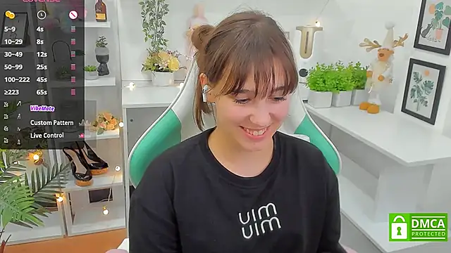 Snapshot of _Eliizabeth_ chatting on 03.18.25 Eliizabeth online show from 03.18.25
