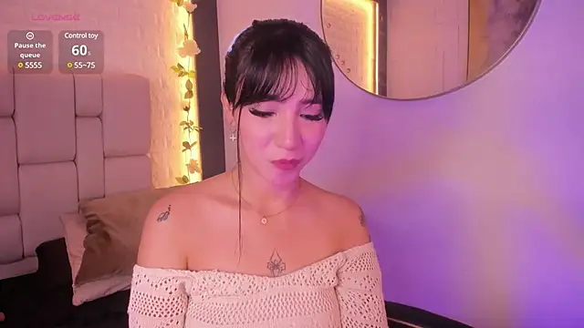 Snapshot of emma_woods_ chatting on 12.10.24 emma woods online show from 12.10.24