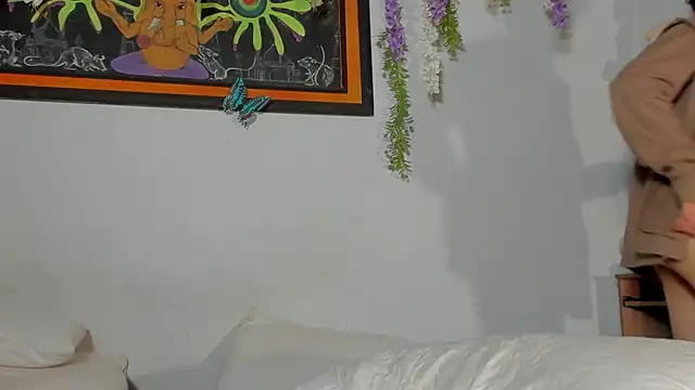 Cherry boy 18 online show from 03.12.25