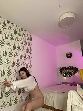 Snapshot of Marie_Diaze chatting on 12.15.24 Marie Diaze online show from 12.15.24