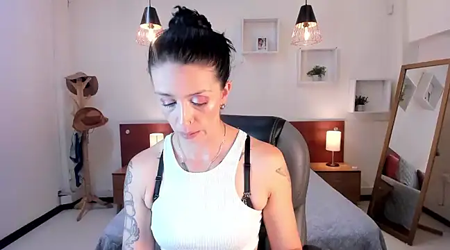 Kristen Garner online show from 12.06.24