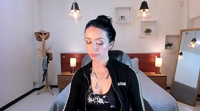 Kristen Garner online show from 12.14.24