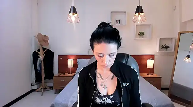 Kristen Garner online show from 12.20.24