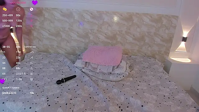 EmilyEvans7 online show from 12.10.24