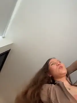 AmelieLaurent  online show from 04.04.26